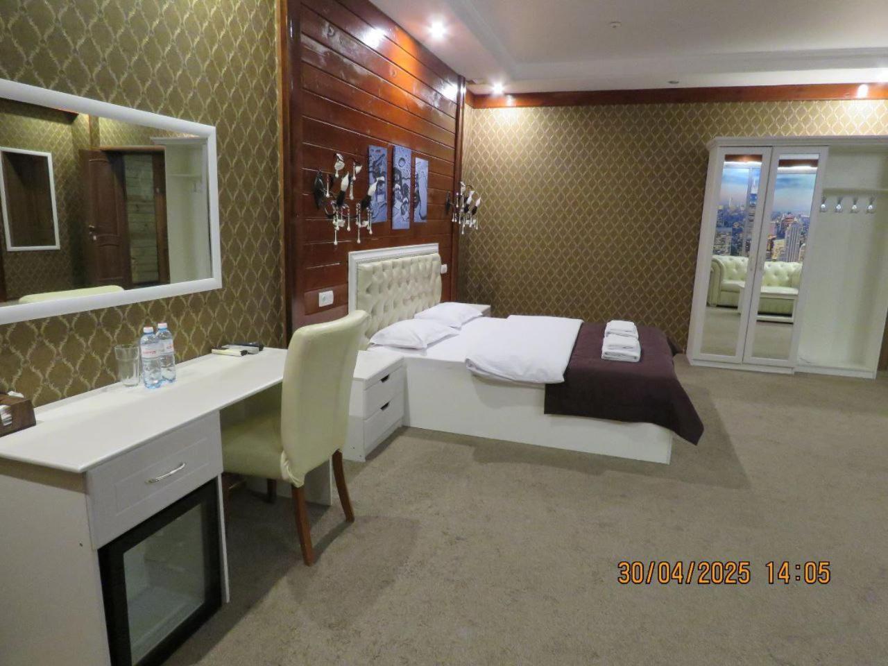 Pride Hotel Taraz Zewnętrze zdjęcie